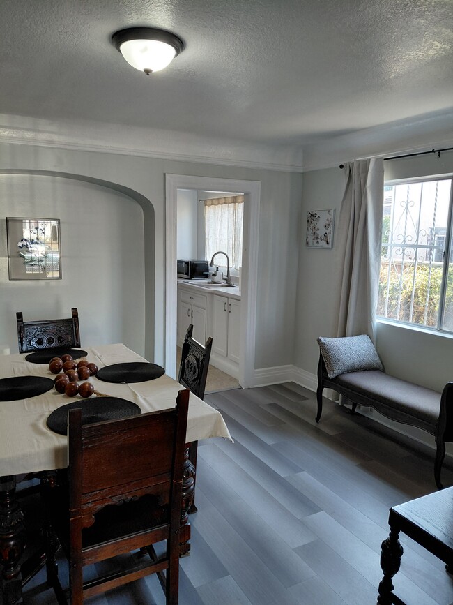 Photo - 2627 Buckingham Rd Unit 2bd 1 ba 1,100 sq ft