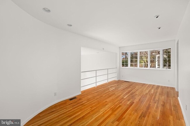 Building Photo - 4920 Butterworth Pl NW