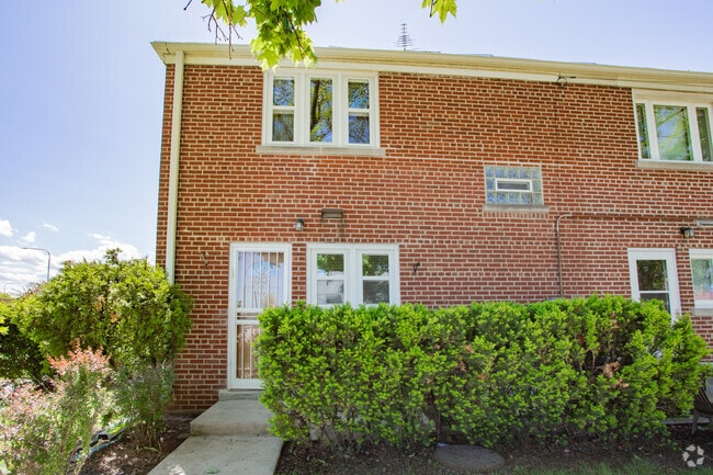 Building Photo - 330 Higgins Rd Rental