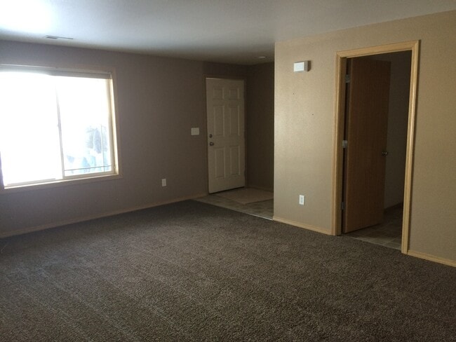 Building Photo - Home for Rent WSG Included!