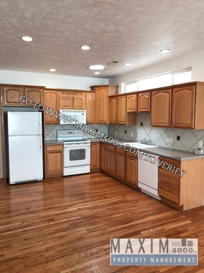 Photo - 565 1/2 GARDEN GROVE COURT - 2BED/2BATH