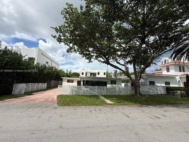 Building Photo - 245 189th Terrace