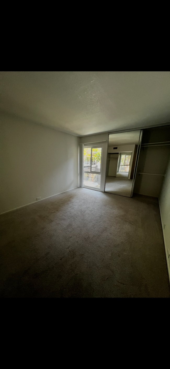 Photo - 3650 Barham Blvd Unidad Apt T308