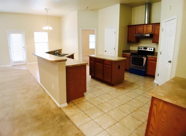 Photo - Large 3BD 2BA Home with Bonus Room in Yukon!!