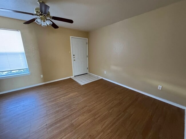 Photo - 1709 Cedarhill Dr Unit B