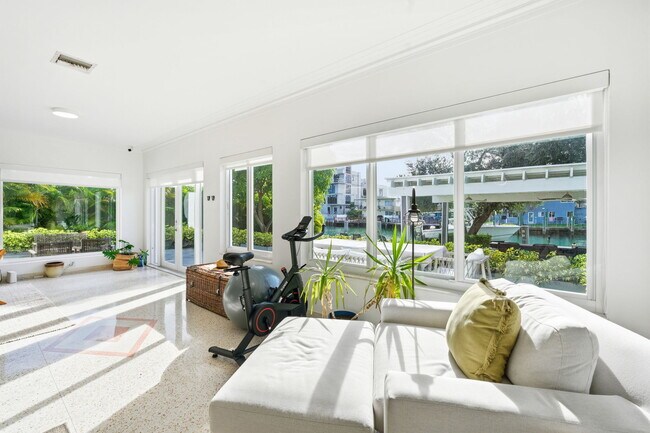 Photo - 950 S Shore Dr