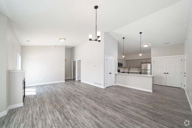 2BR, 2BA - 1,240SF - Vaulted - Dining Room