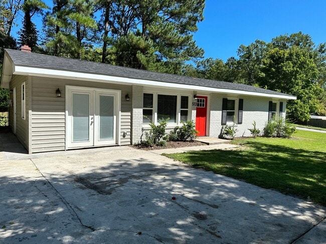 Building Photo - Charming 3 Bed 1 Bath minutes from Downtow... Rental