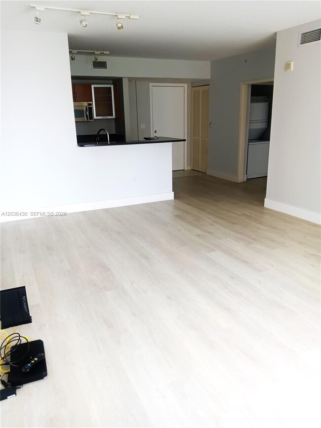 Photo - 18800 NE 29th Ave Unidad 619