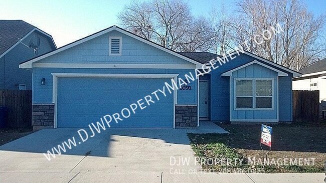 Building Photo - 1091 N Nichole Ave