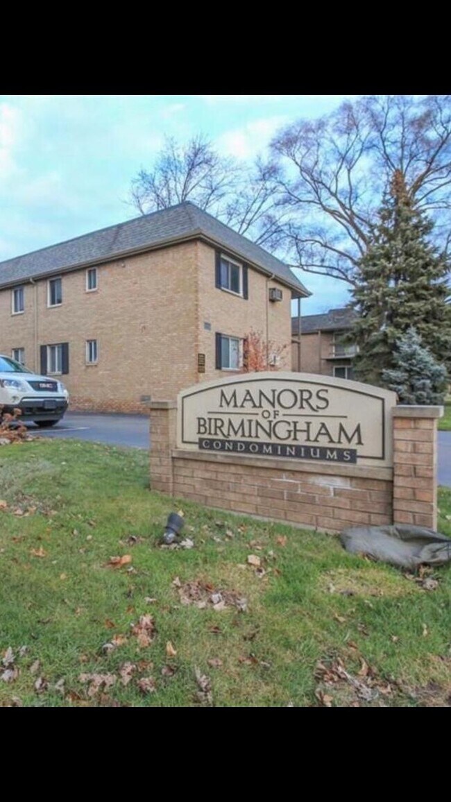 Photo - 1719 E 14 Mile Rd Condo Unit D