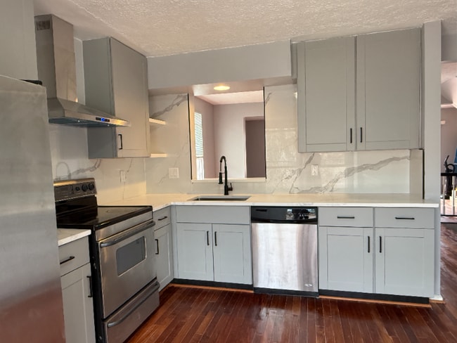 Photo - 102 Smoothleaf Ln