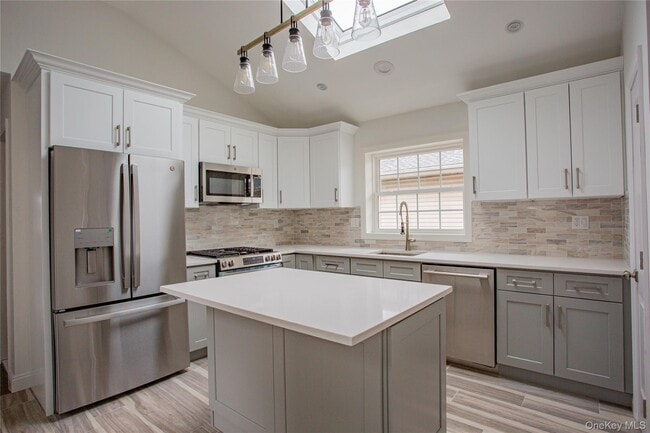 Photo - 451 E Pine St Unit upper