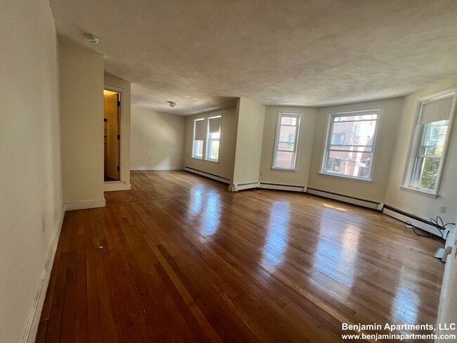 Photo - 322 Tappan St