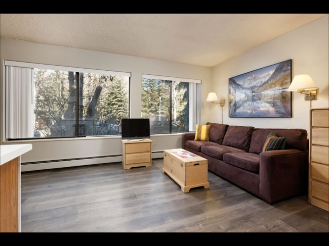 Photo - 725 E Main St