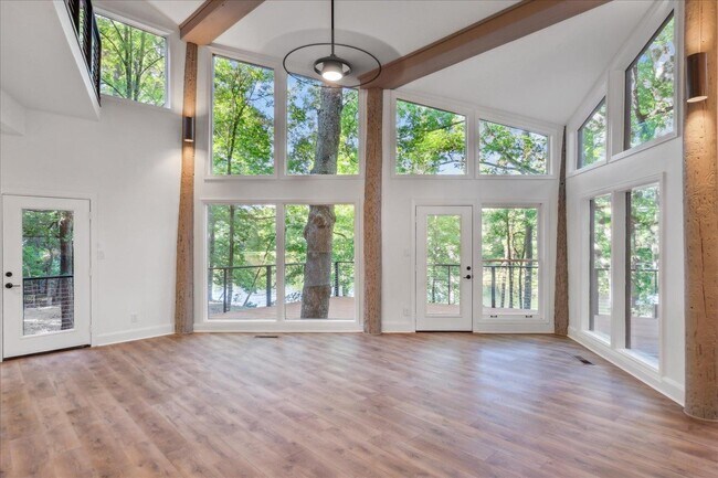 Photo - 439 Barbara Ln