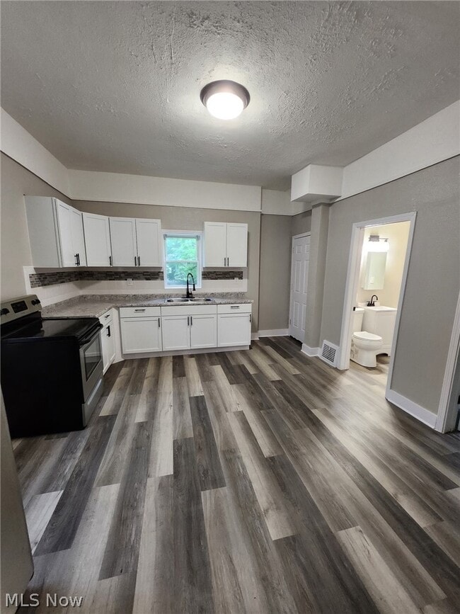 Photo - 2030 W 81st St