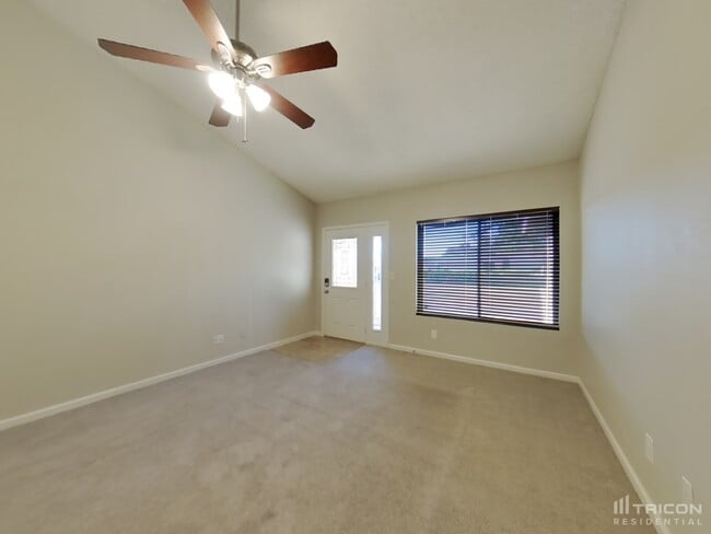 Photo - 669 W Barrow Dr