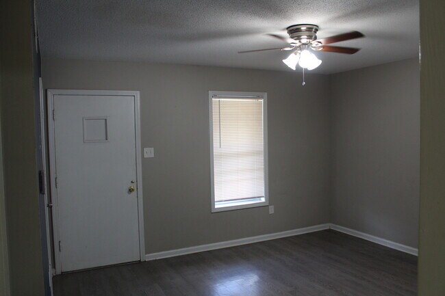 Livingroom - 7031 Saddlebrook Dr