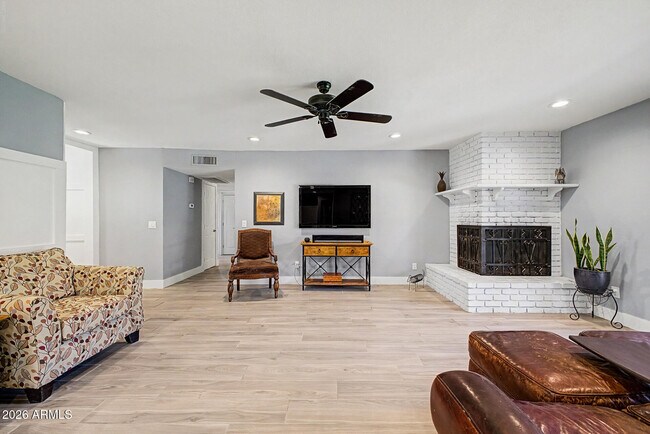 Photo - 139 E Heather Ave