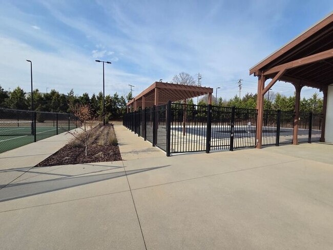 Photo - Beautiful and spacious! Ready for move in!