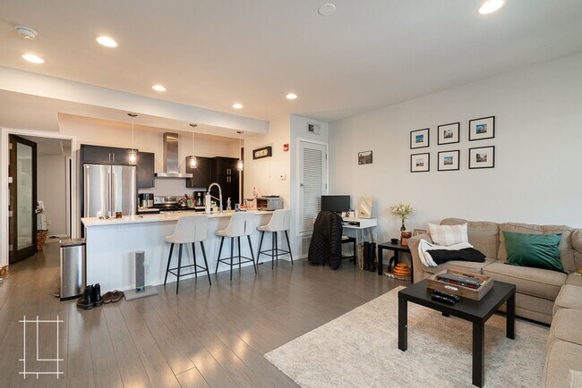 Building Photo - 970 N High St Unit 970 N. High St. Apt. 202