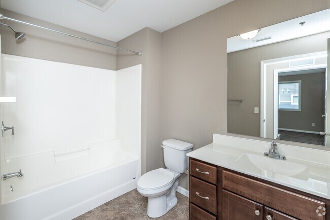 1BR, 1BA - 707SF - Bathroom