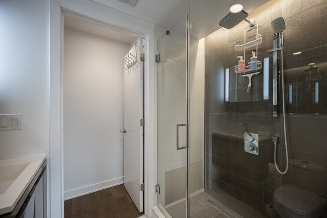 Photo - 100 Av. des Canadiens-de-Montréal Unit SI ID1261846P