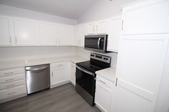 Photo - 2232 Golden Ave