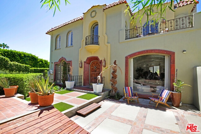 6538 Cahuenga Terrace