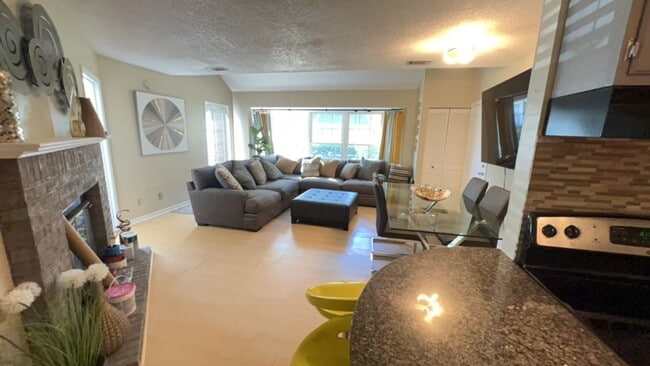 Photo - This 2 bedroom/1.5 bath condo has it all!