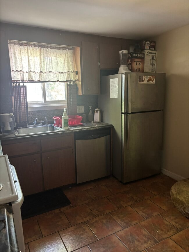 Photo - 47 Orlando St Unit 47 0rlando st Room 3