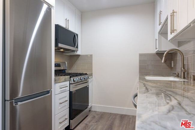 Photo - 1310 W Valencia Dr Unit 1310.5