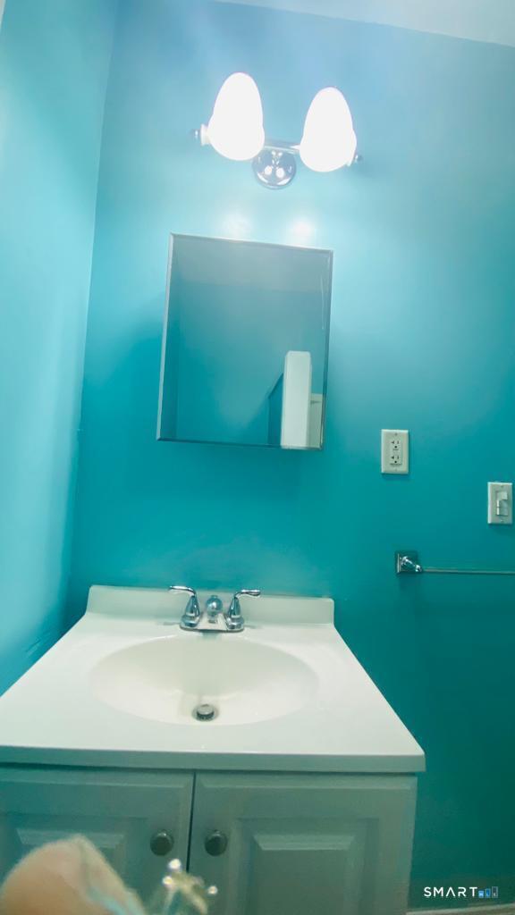 Photo - 210 Smith St