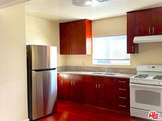 4343 4th St Unidad F