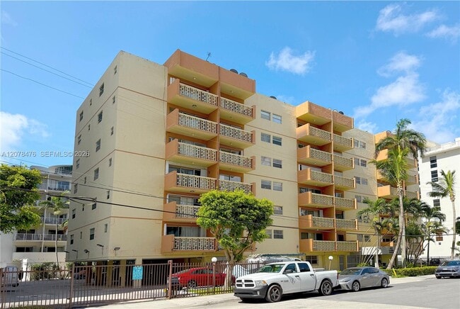 Building Photo - 600 NE 25th St Unit PHD/73