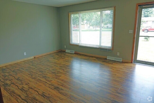 Building Photo - 62 W Wood Ridge Dr Unit 2 Rental