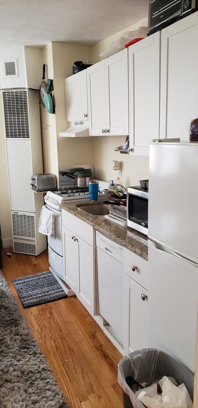 Building Photo - 151 Endicott St Unit 10