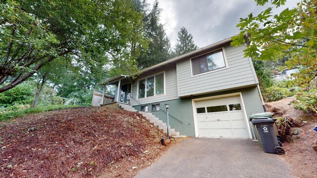 Building Photo - Lake Oswego/ Palisades - Hardwoods, Finished Daylight Basement, Pet Friendly