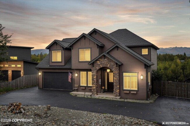 Building Photo - Amazing 4 Bed/4.5 Bath Palmer Home