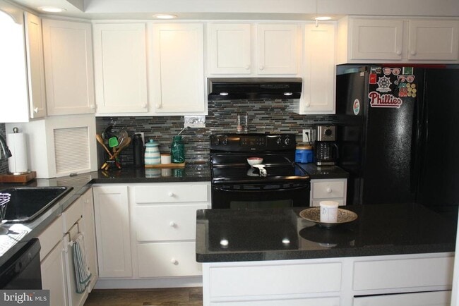 Photo - 820 W Bridge St