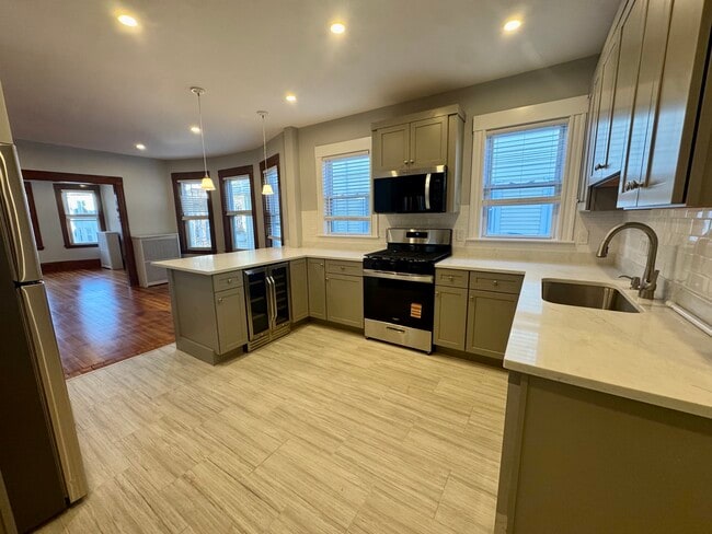 Building Photo - 69 Turner St Unit 3