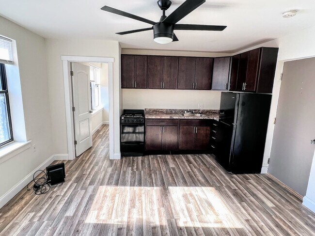 Photo - 3933 N Clarendon Ave Unit 107