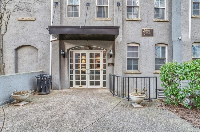 Photo - 1034 Clinton St Unit # 209