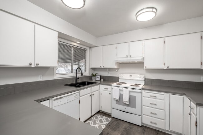 Photo - 605 N Virginia Ct