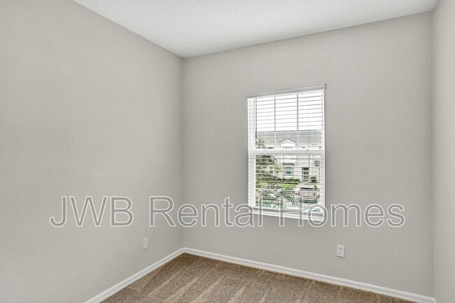 Photo - 330 Annies Pl
