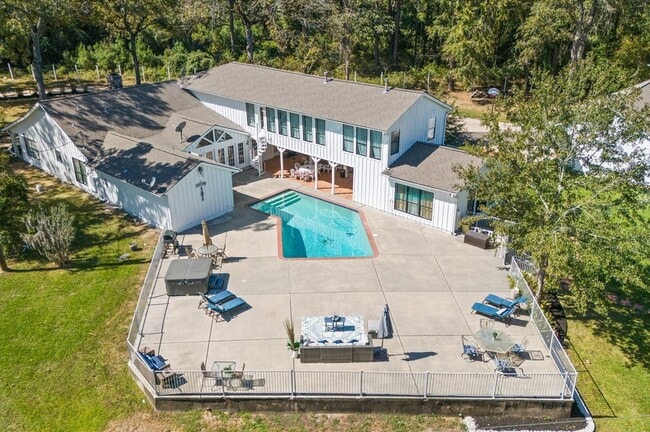 Photo - 8402 Matthews Ln House