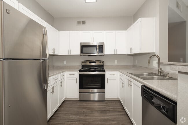 2BR, 2BA - 990SF
