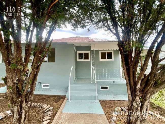 3 bed/1 bath in Bisbee! Renovated, garage,... - 3 bed/1 bath in Bisbee! Renovated, garage,... House