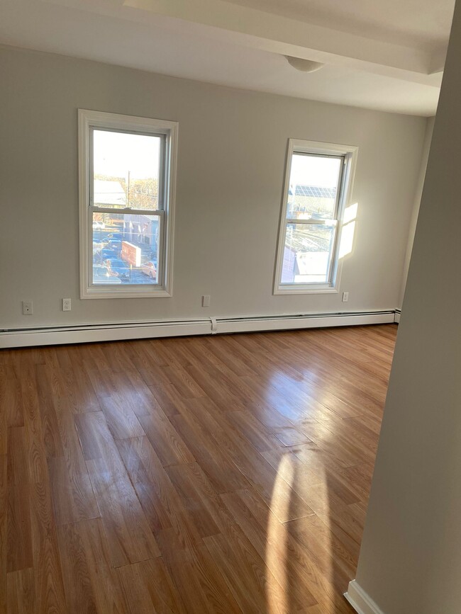 Building Photo - 81 S Broadway Unit 3B Rental